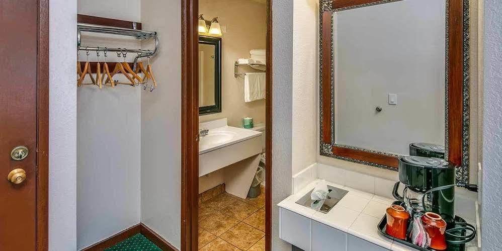 Coachman Inn Беллингхэм Экстерьер фото